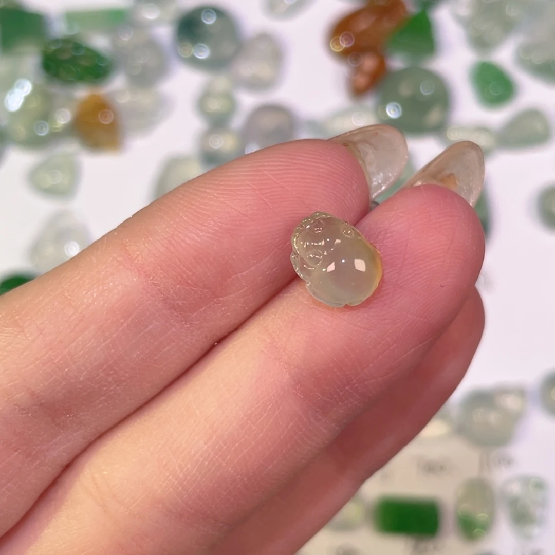 翡翠未镶嵌颈饰裸石