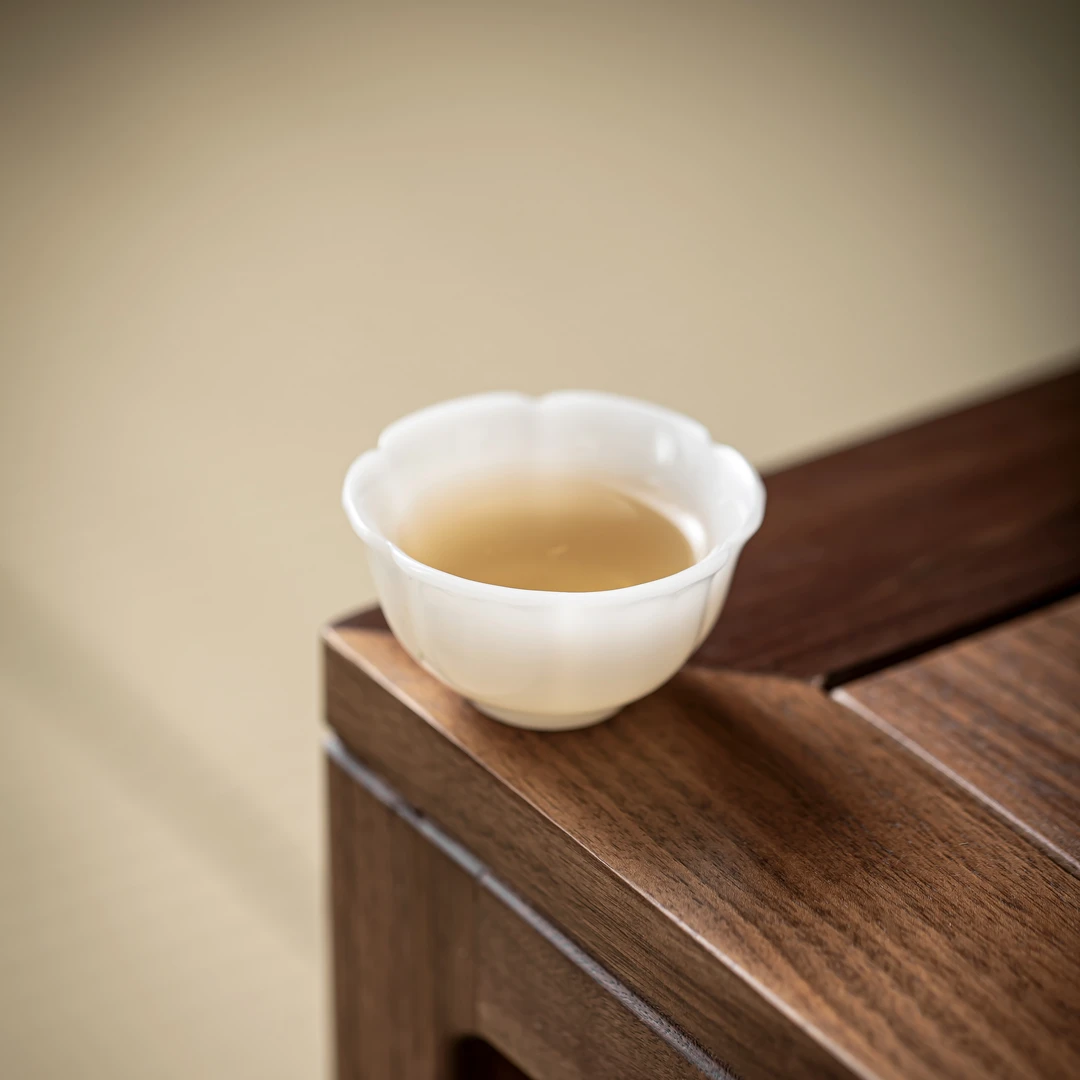 汤大壮【冰清玉洁】璞玉白色花瓣口功夫茶杯