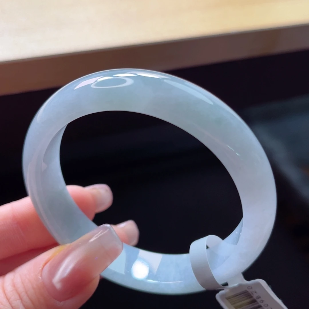 翡翠手镯未镶嵌手镯