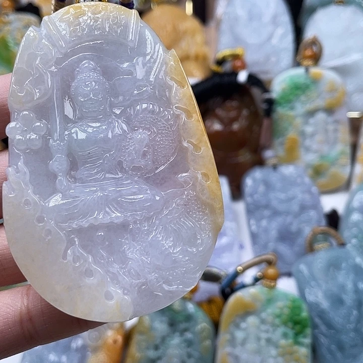 李****颈饰未镶嵌翡翠天然