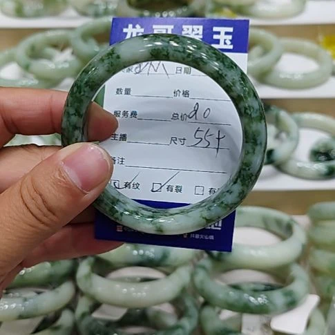 金***人未镶嵌透闪石-蛇纹石玉手镯