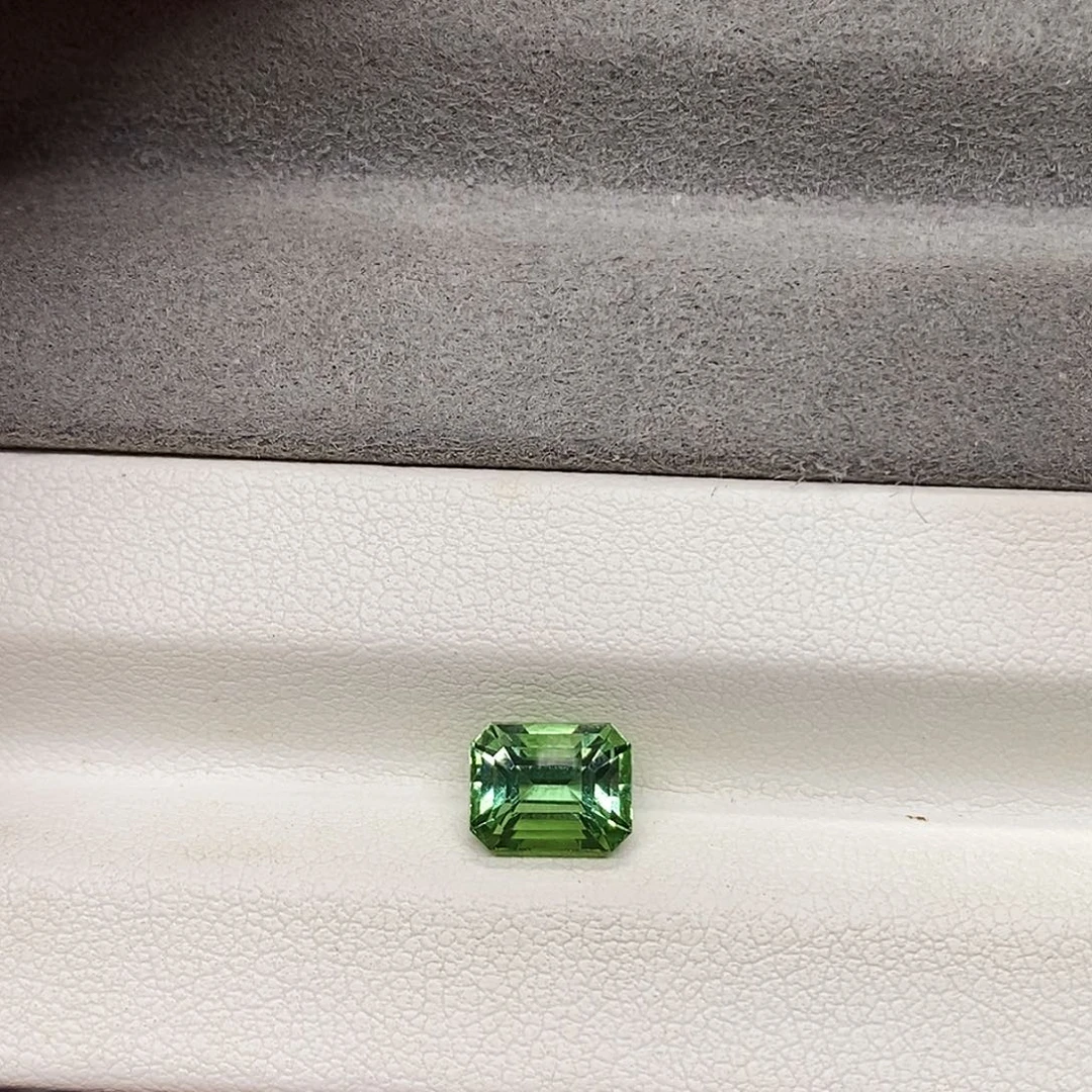 碧玺未镶嵌裸石2.055