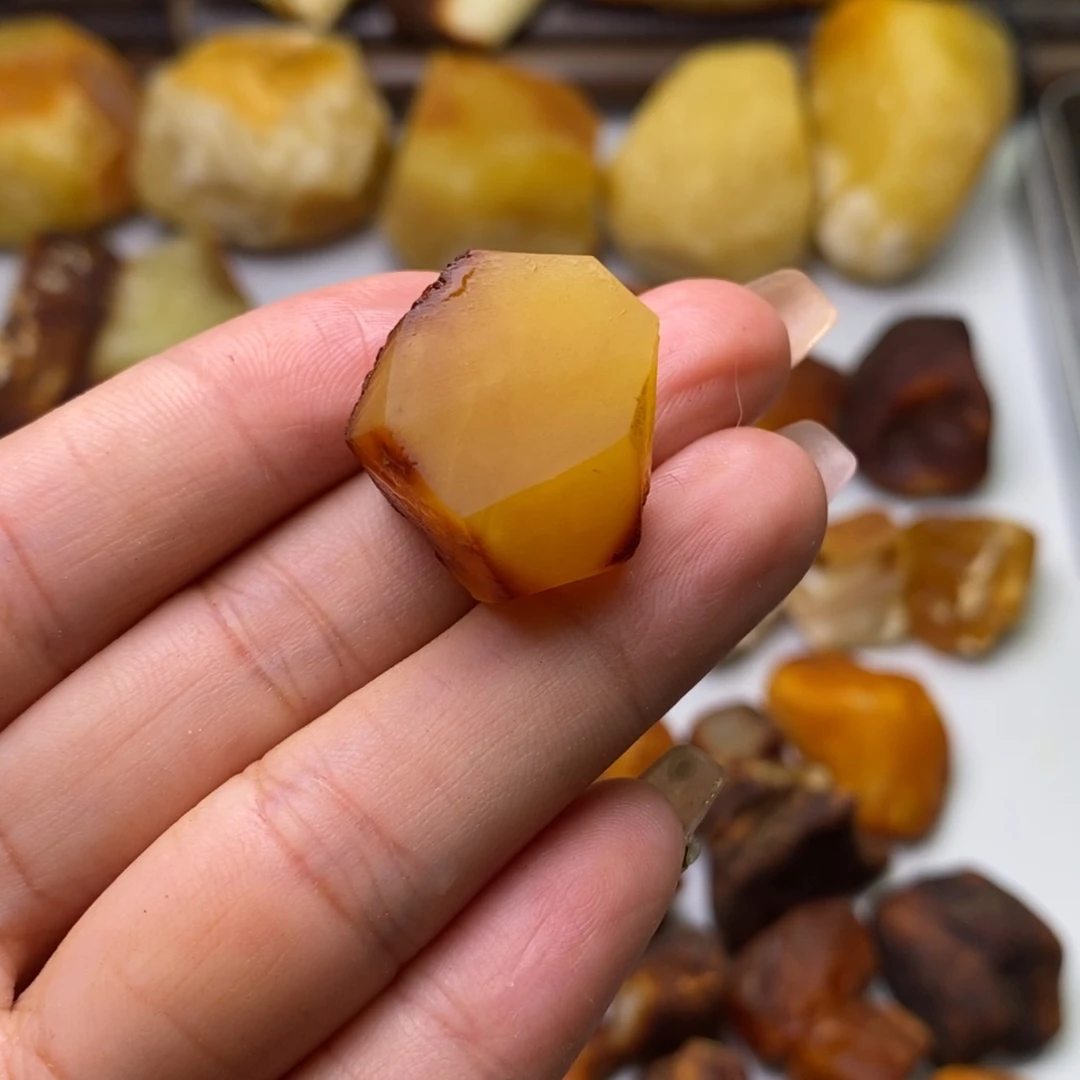 .****定制琥珀天然蜜蜡乌料