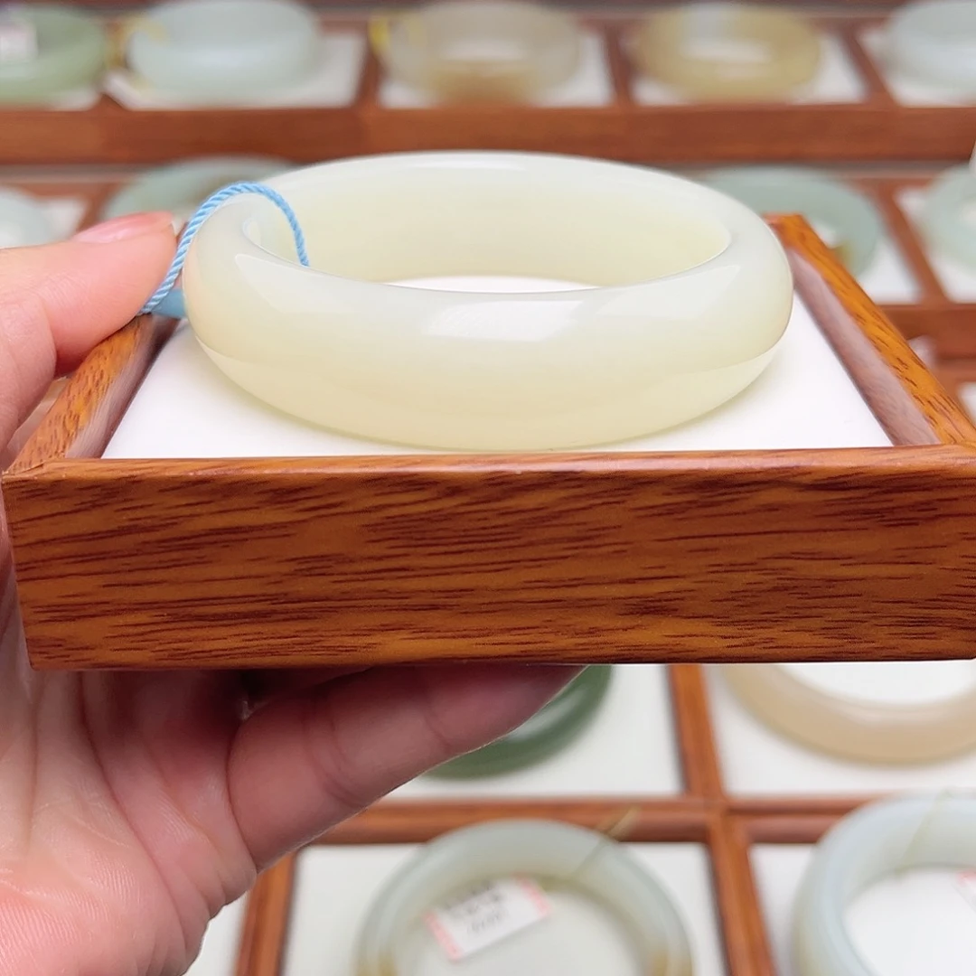 和田玉手镯未镶嵌57.9