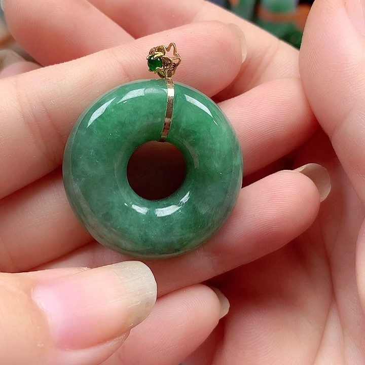 翡翠18K金镶嵌颈饰翡翠