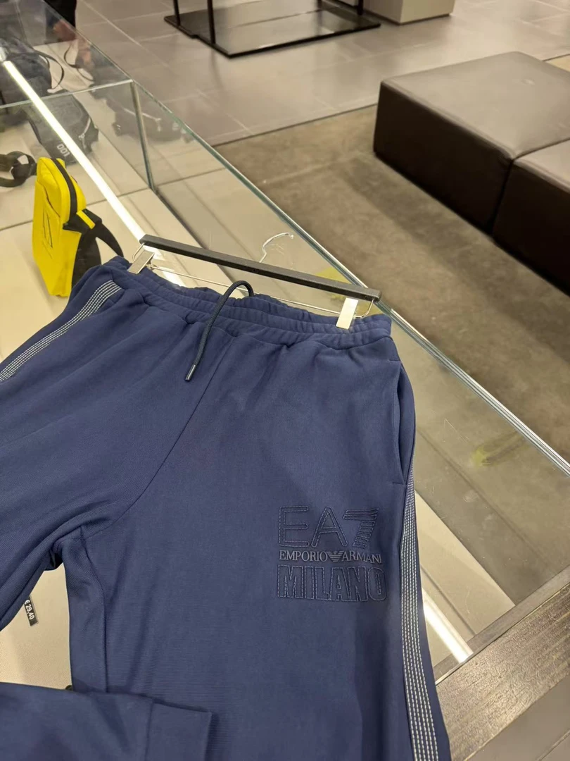 未使用 EMPORIO ARMANI/安普里奥·阿玛尼 男士休闲裤 不退换