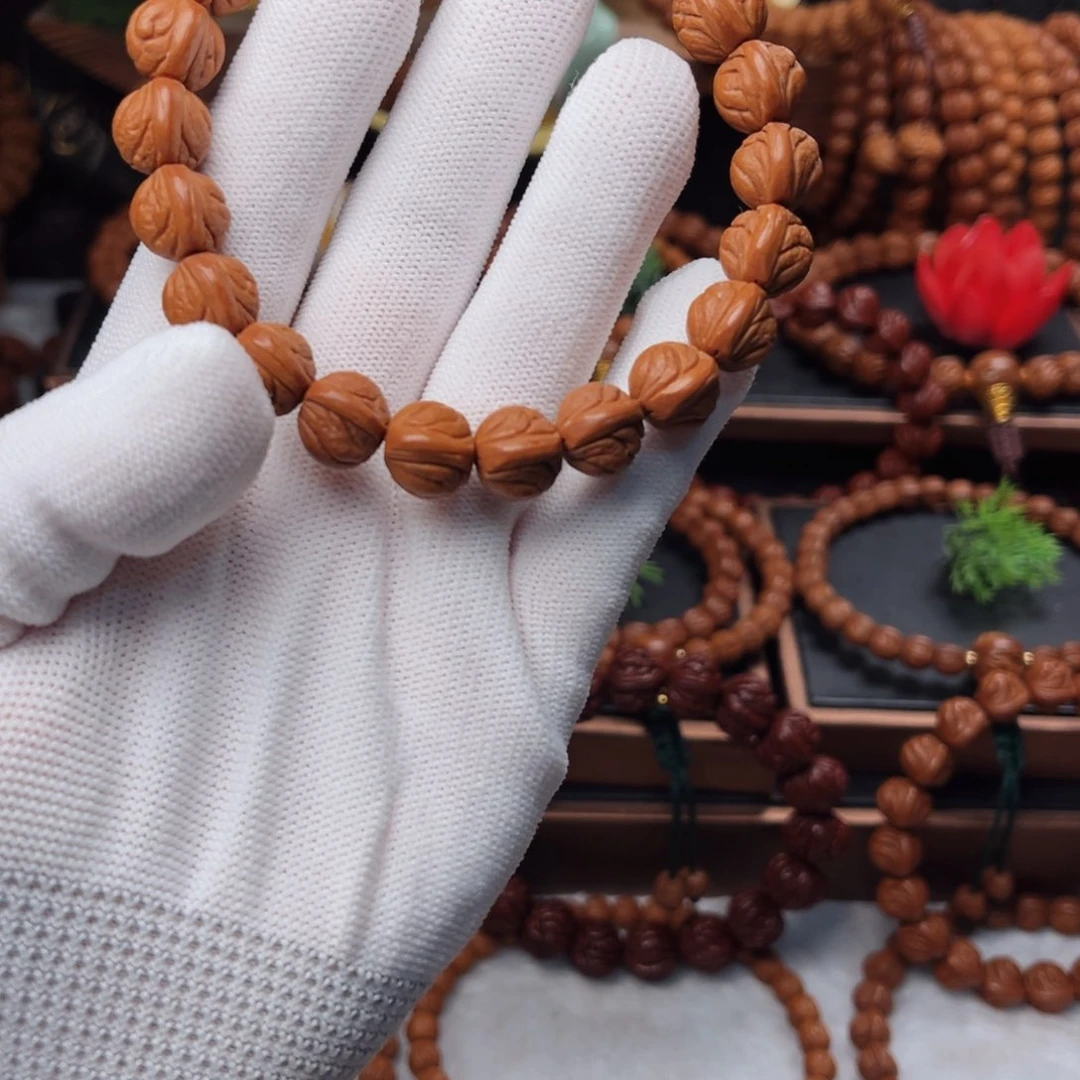 吊坠桃核12玉龙脊手串