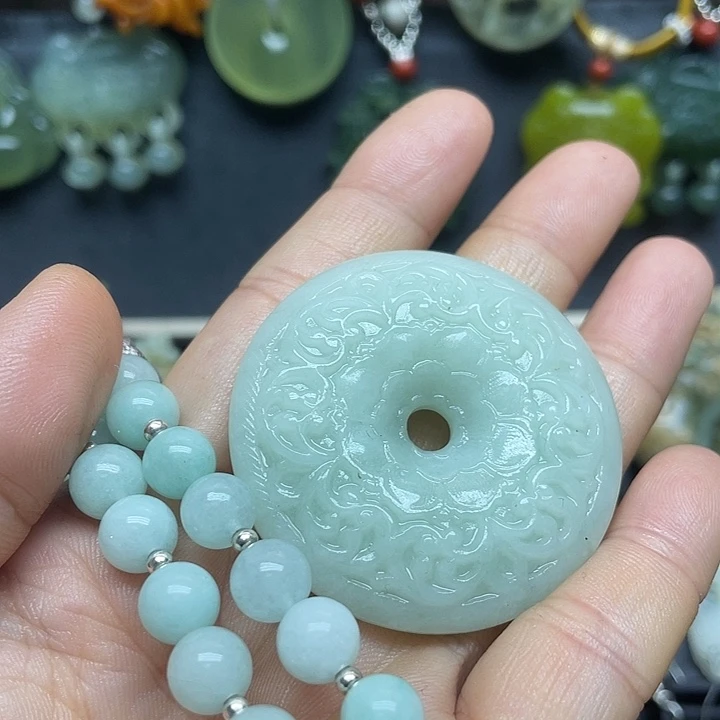 未镶嵌蛇纹石玉颈饰云**曜