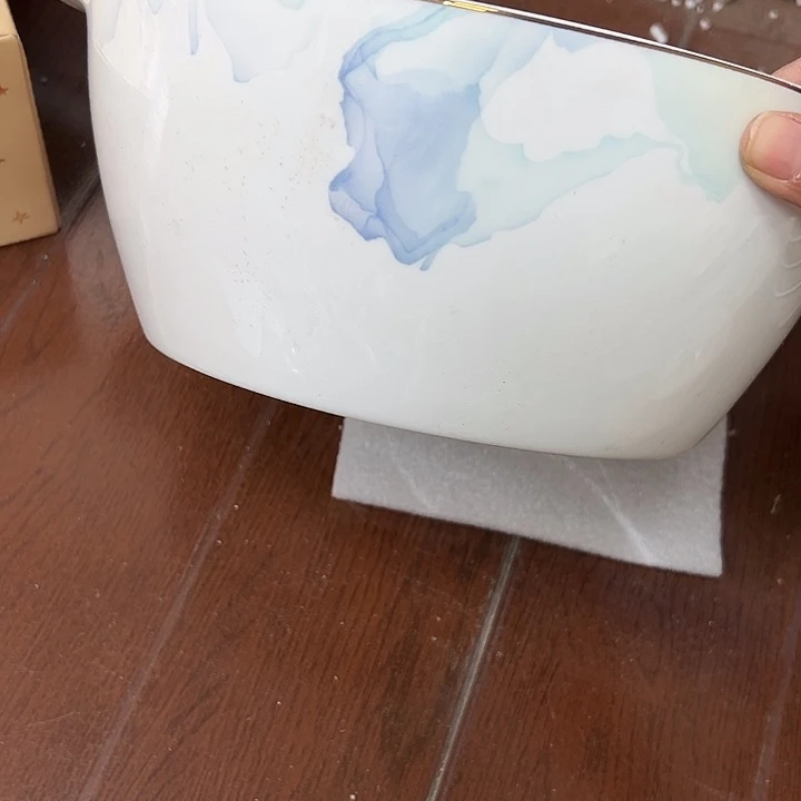 搪瓷瑕疵春晖品锅没有盖子