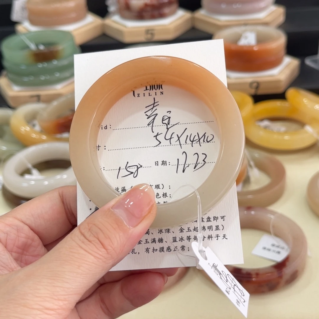 未镶嵌手镯石英质玉幸***?