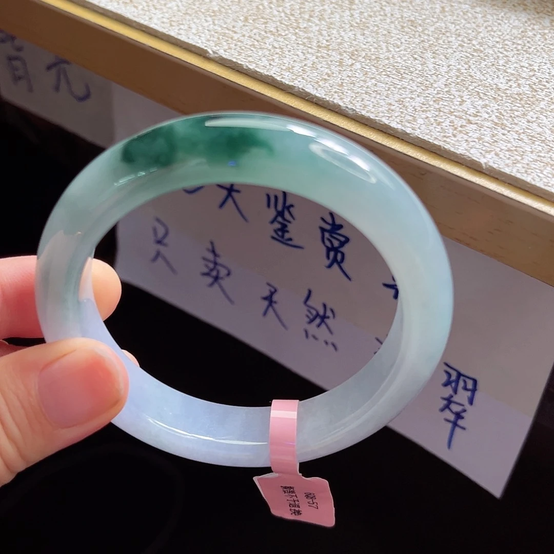 翡翠手镯未镶嵌手镯