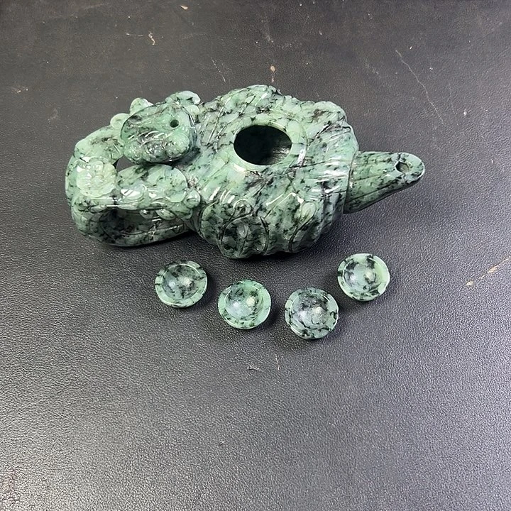 翡翠未镶嵌摆件翡翠