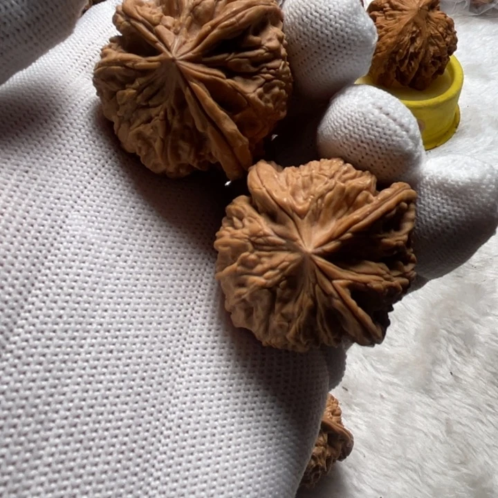 把件桃核玉玺三棱