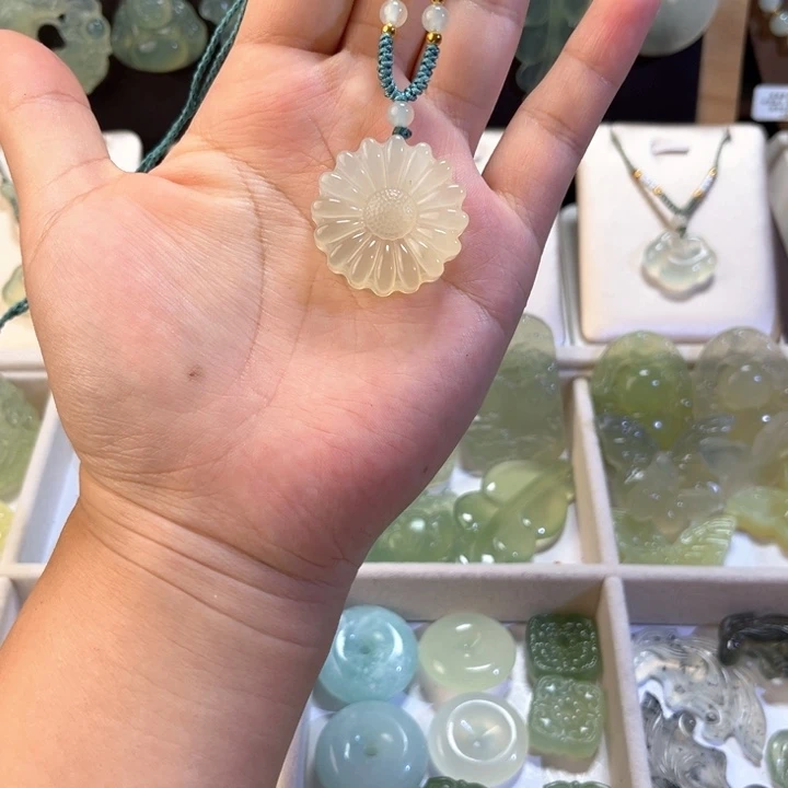 未镶嵌蛇纹石玉吊坠(赠链)太阳花吊坠送绳默认微瑕