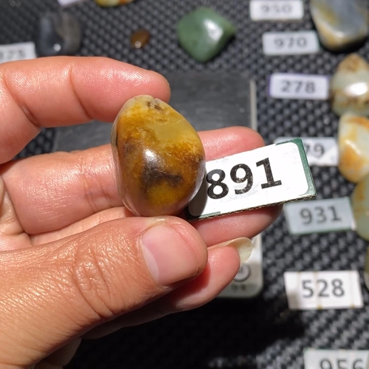 和***石和田玉未镶嵌挂件