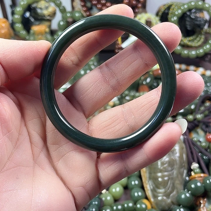 透闪石质玉手镯未镶嵌