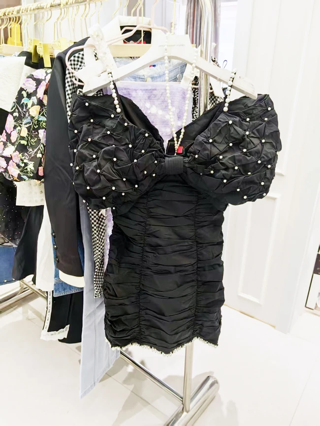 法式一字肩泡泡袖小黑裙