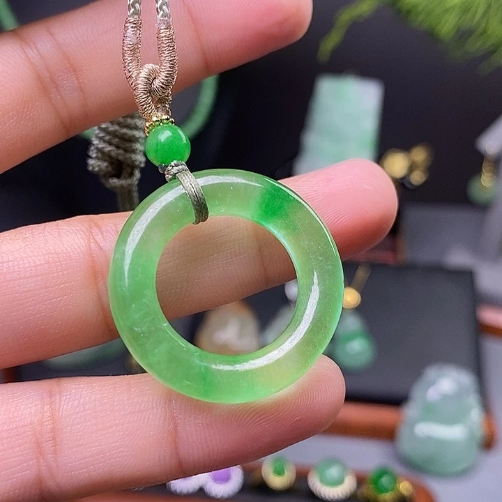吊坠(赠链)未镶嵌翡翠