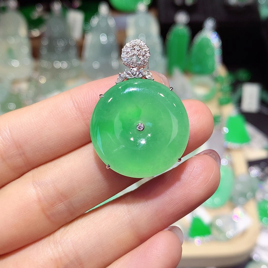 颈饰18K金镶嵌翡翠扣子