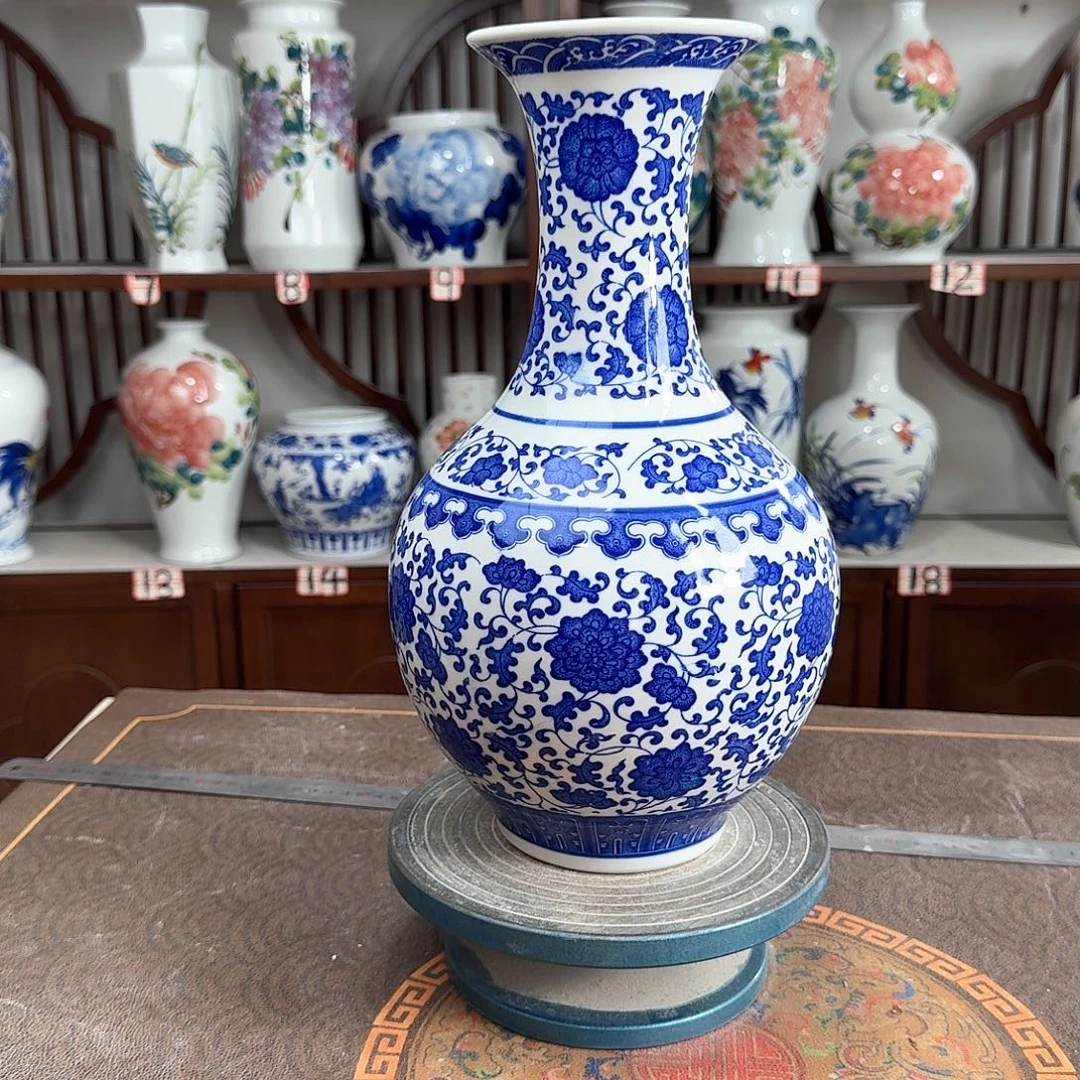 摆件景德镇陶瓷缠枝