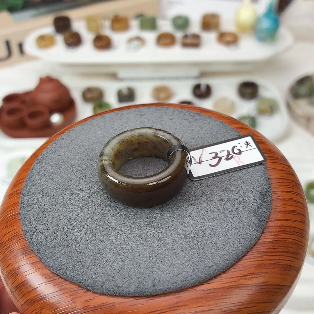 未镶嵌戒圈和田玉F34糖草花轮胎18.5不退换