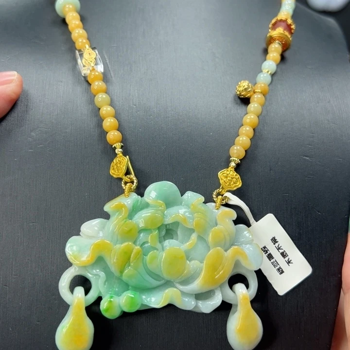颈饰未镶嵌翡翠吊坠