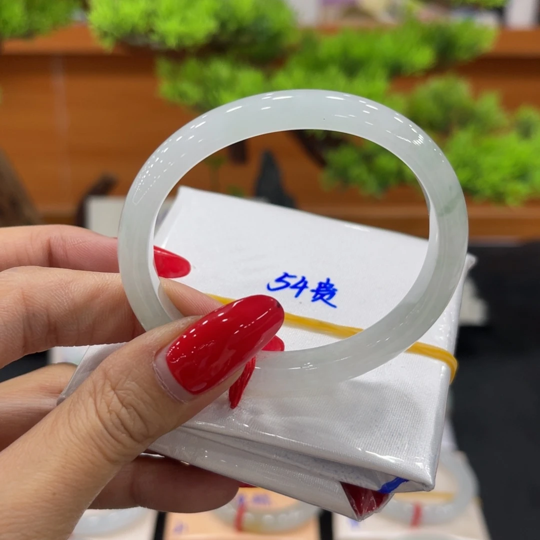 翡翠未镶嵌手镯（贵妃镯）缅甸