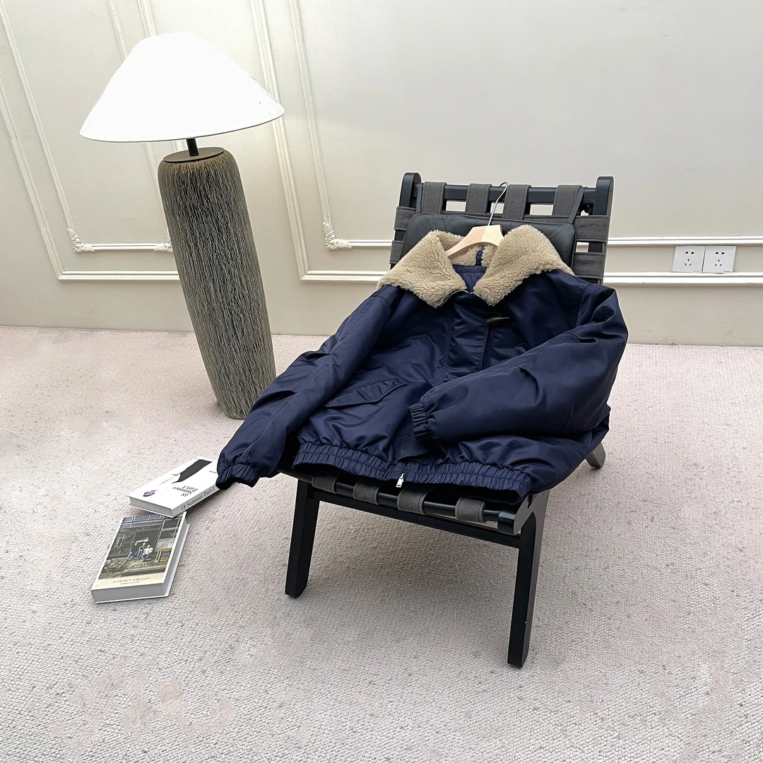 【蓓蓓精选】大毛领牛角扣外套MO609