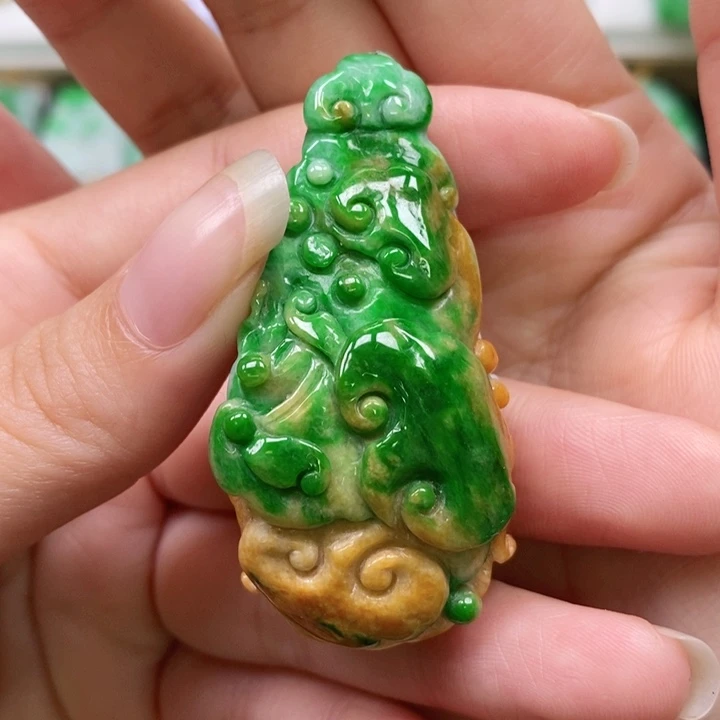 翡翠未镶嵌颈饰吊坠