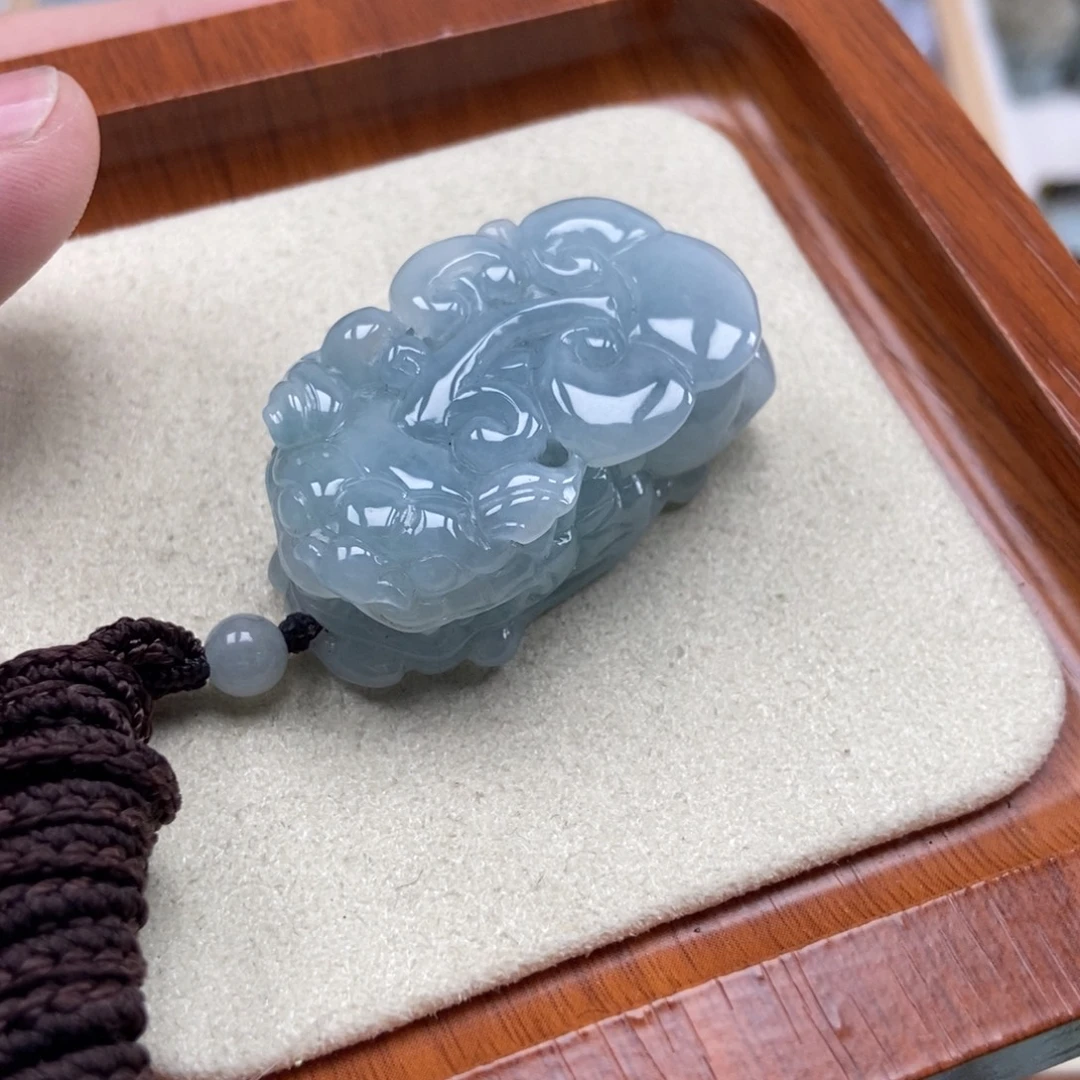 喜***️翡翠未镶嵌颈饰如意