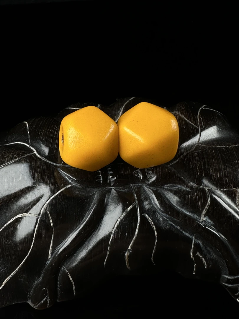 清雪巴八棱珠配珠一对（两颗）皮壳包浆油性自然磨损到位