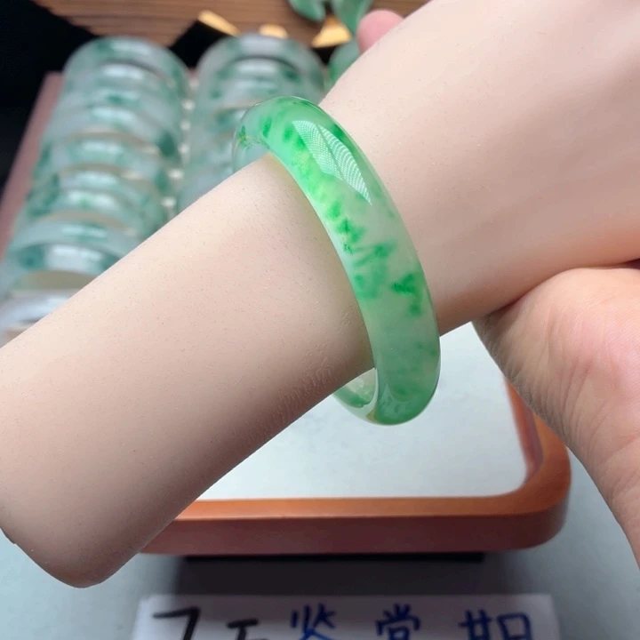 財***神石英质玉未镶嵌手镯