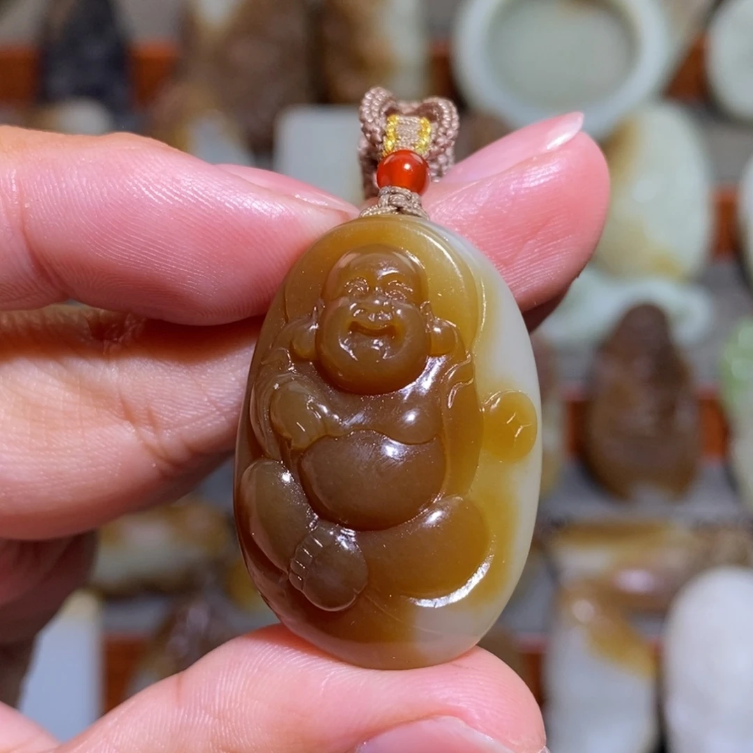 颈饰未镶嵌和田玉（糖玉）开心佛