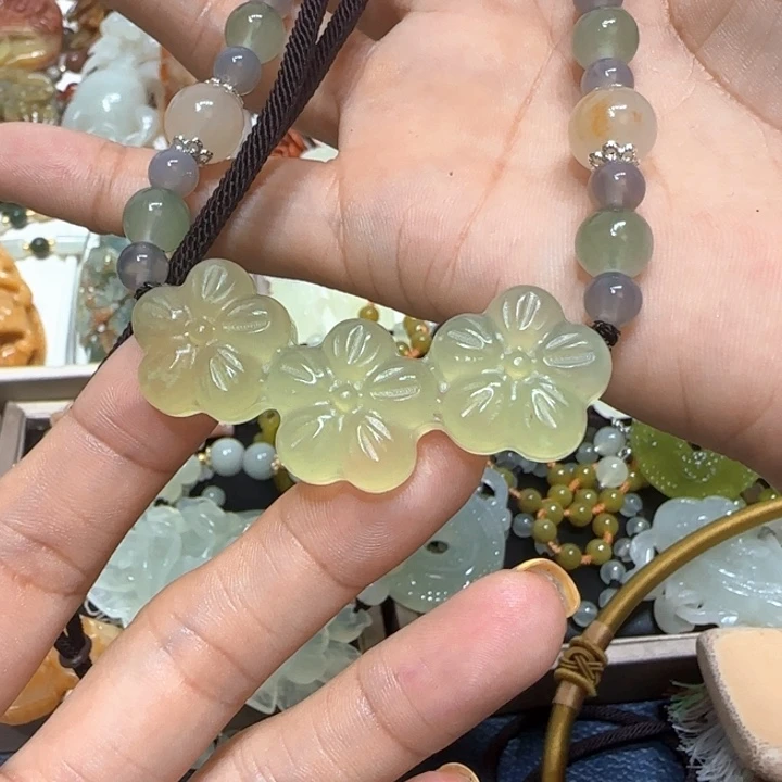 蛇纹石玉未镶嵌吊坠