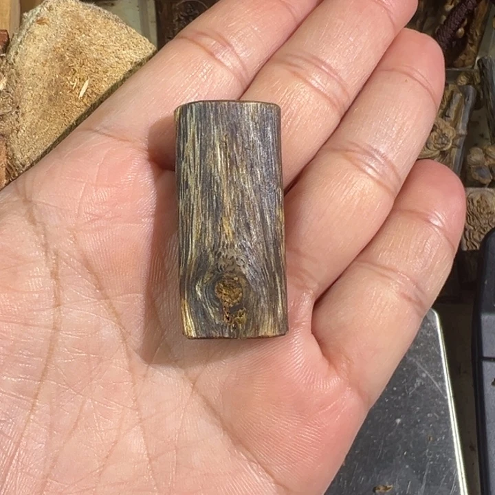 沉香吊坠棋楠沉香乌身吊坠4.8克