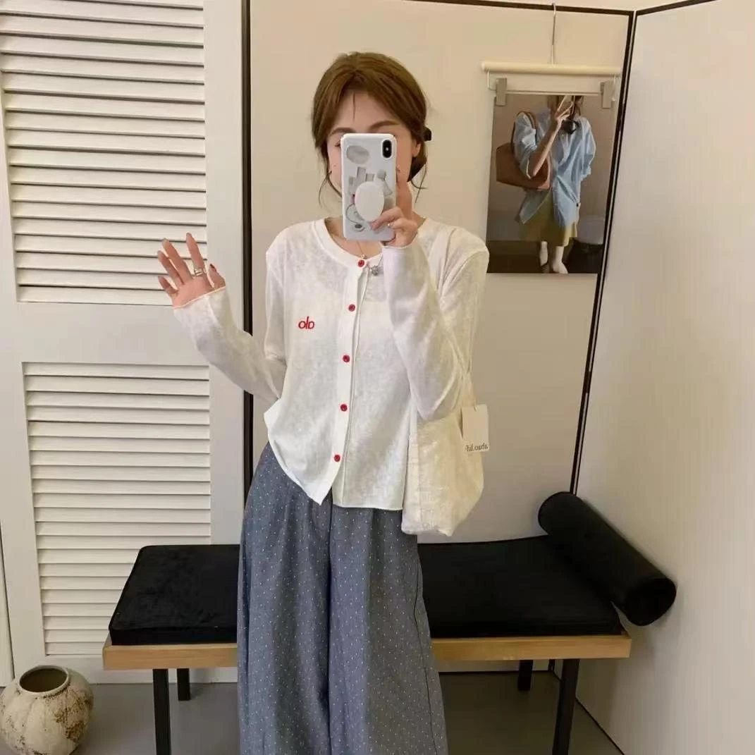 早秋通勤风防晒刺绣女毛针织衫时尚短款圆领设计感