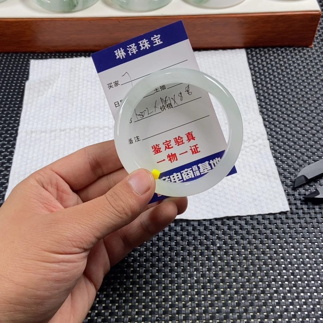 团***团石英质玉未镶嵌手镯7