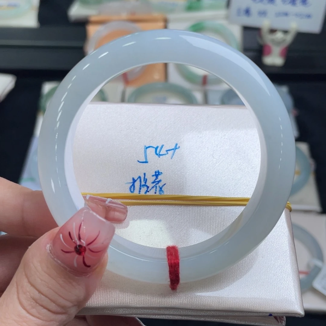 翡翠手镯未镶嵌翡翠手镯