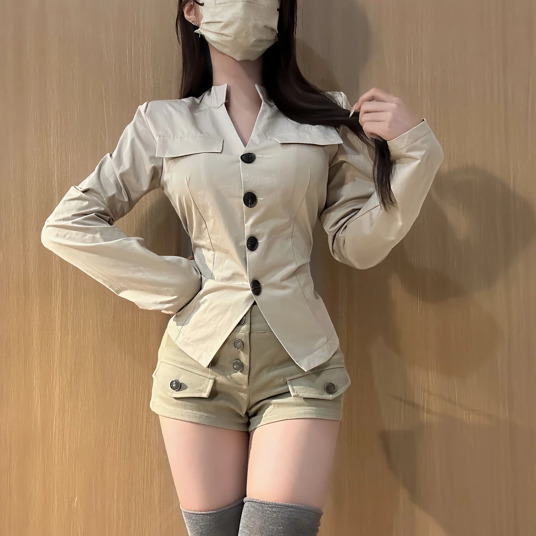 iqcq气球熊纯欲甜辣V领修身收腰长袖衬衫卡其色辣妹低腰短裤套装