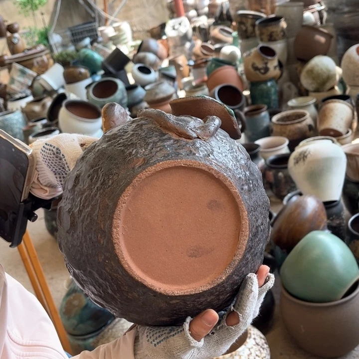 无孔 高18 口22。