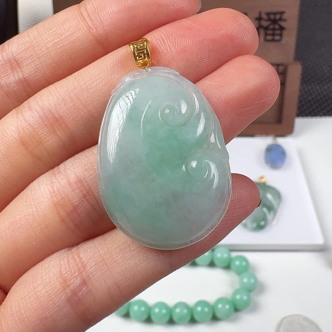 翡翠18K金镶嵌颈饰