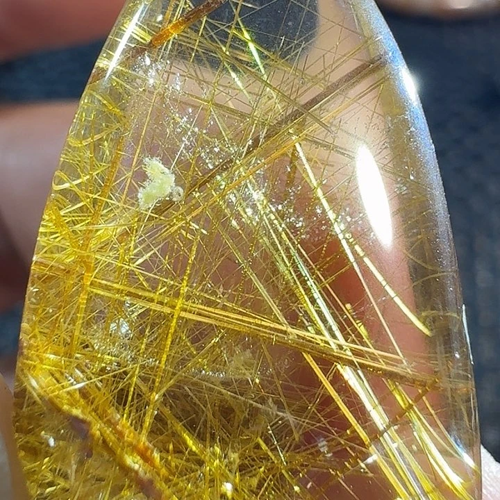 未镶嵌颈饰水晶何*缘