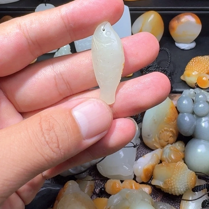 和田玉未镶嵌吊坠(赠链)