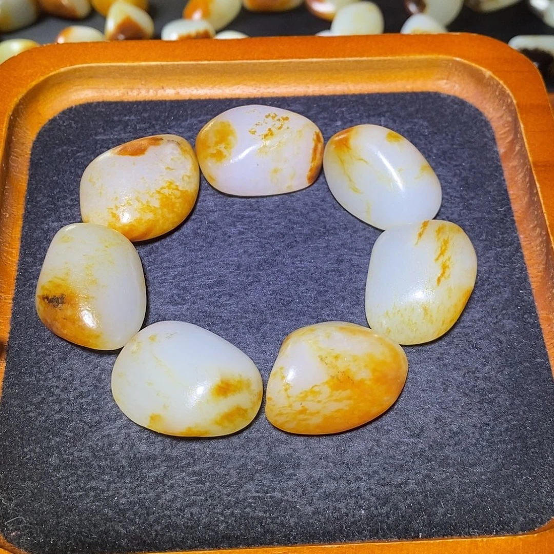 和田玉未镶嵌手串