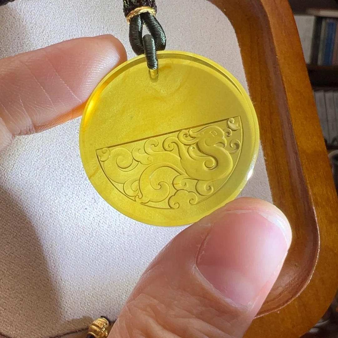 琥珀颈饰未镶嵌凤凰