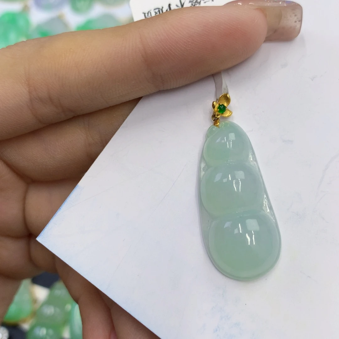 翡翠18K金镶嵌颈饰翡翠