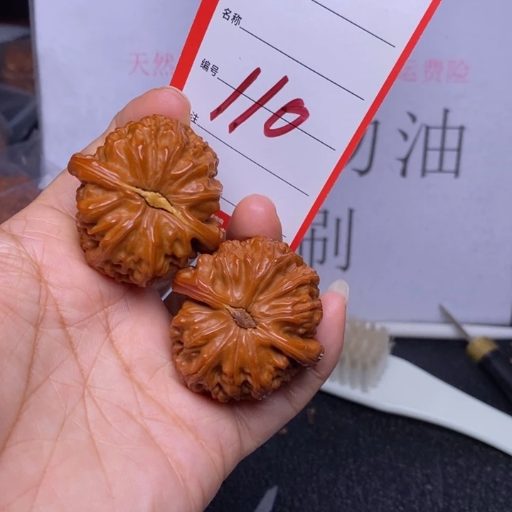 文玩核桃把件110，39白狮子色差