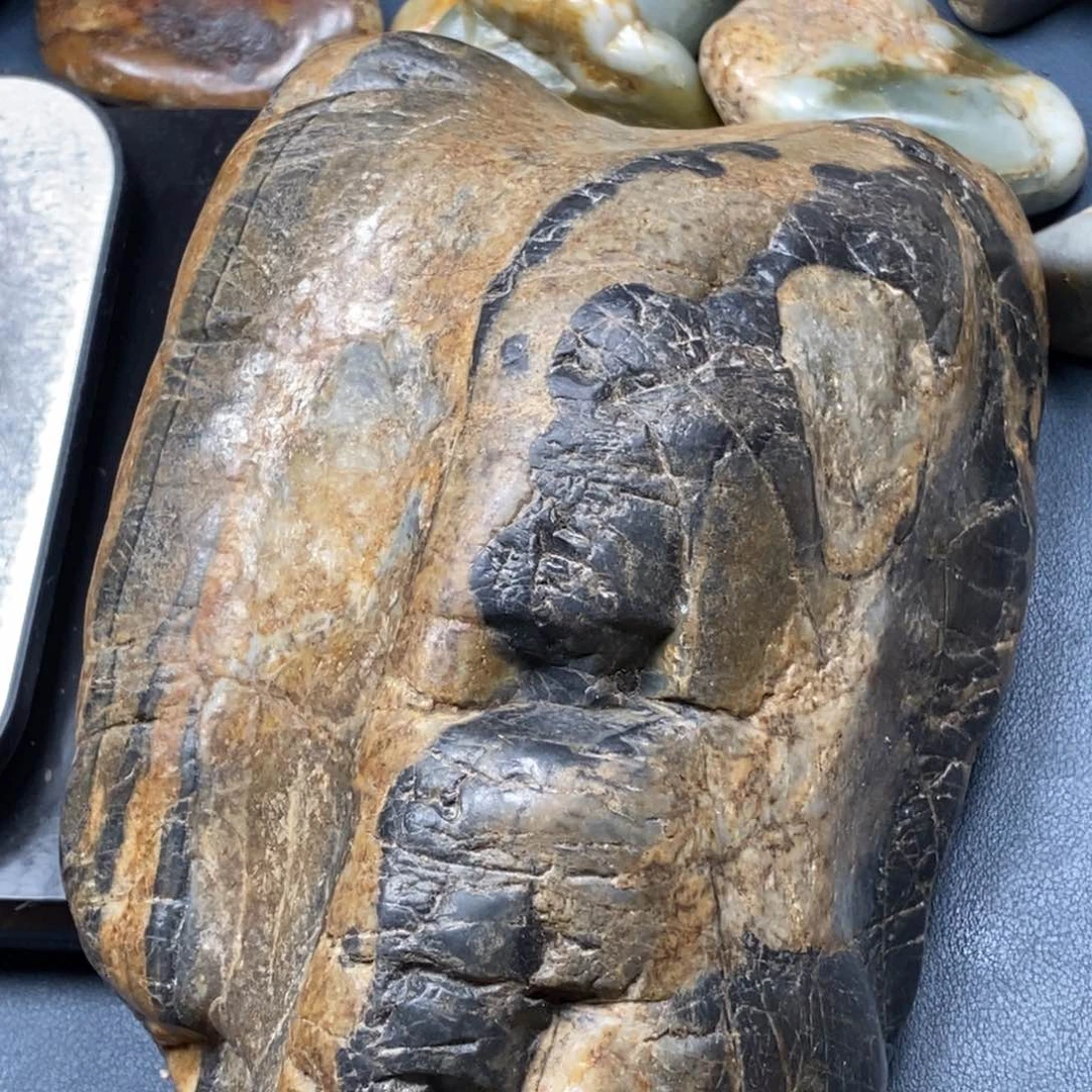 和田玉未镶嵌车挂