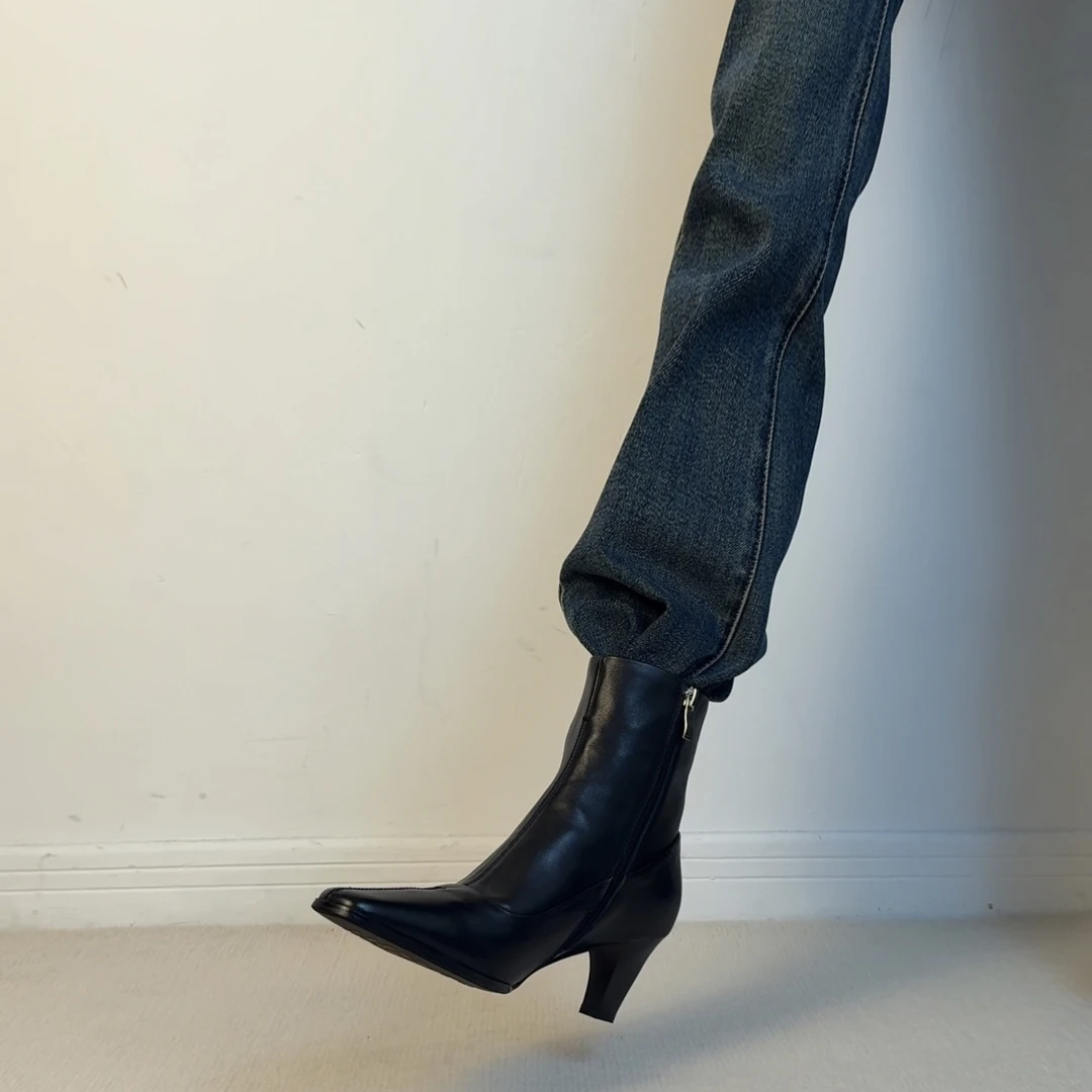 六也「轻奢时髦」6cm法式真皮小方跟侧拉链极简通勤瘦瘦靴女L1031