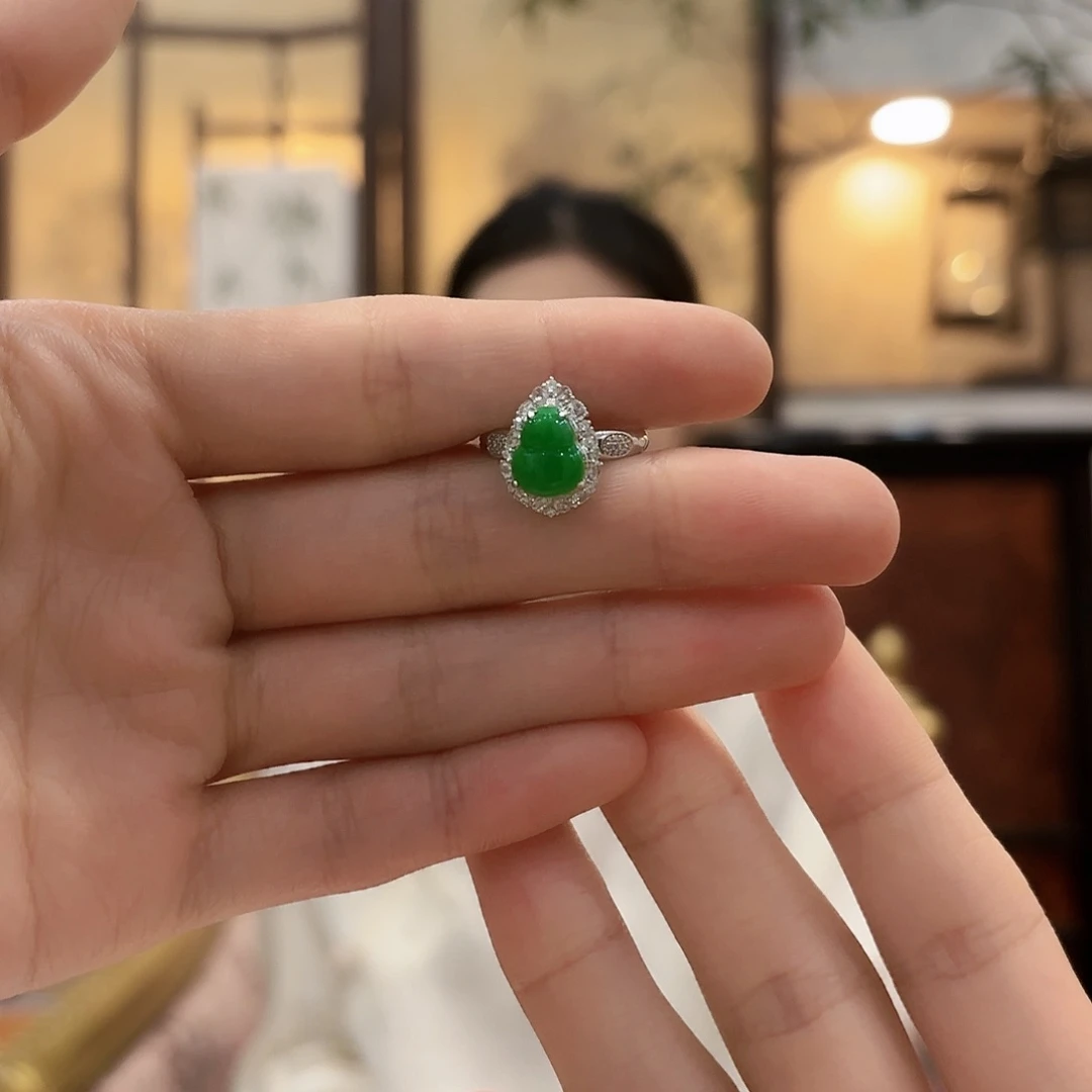 18K金镶嵌戒指翡翠